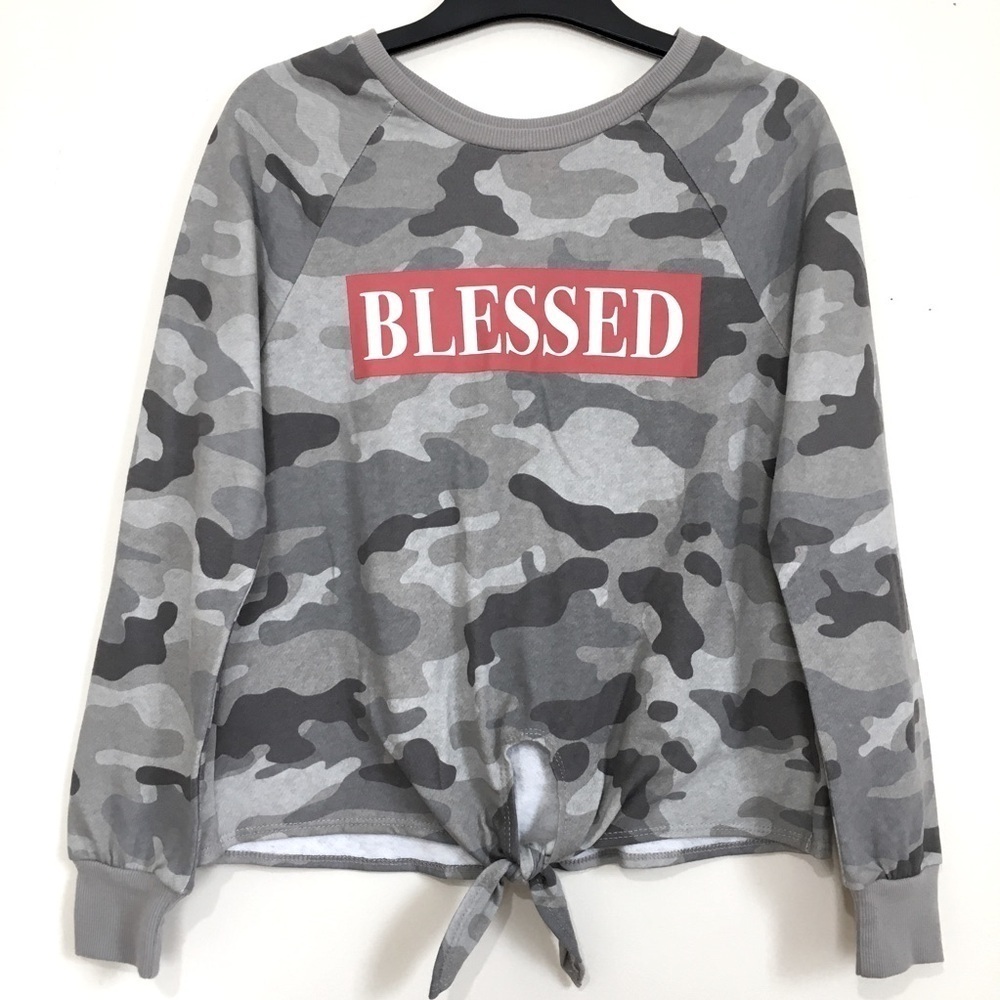 Rebellious One Y2K Gray Camouflage Long Sleeve Pullover Cropped Sweatshirt